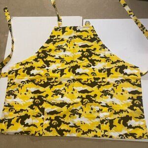 Iowa Hawkeyes (University of Iowa) Yellow and Brown Camouflage BBQ Apron